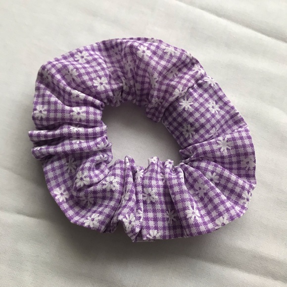 Handmade Scrunchie ‘KENZI’ - Picture 4 of 4
